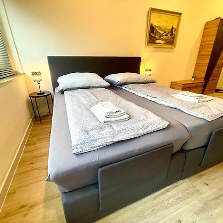 Neu Schwarzwald Zimmer Am Schloessle Goldstadt Pforzheim Exterior foto