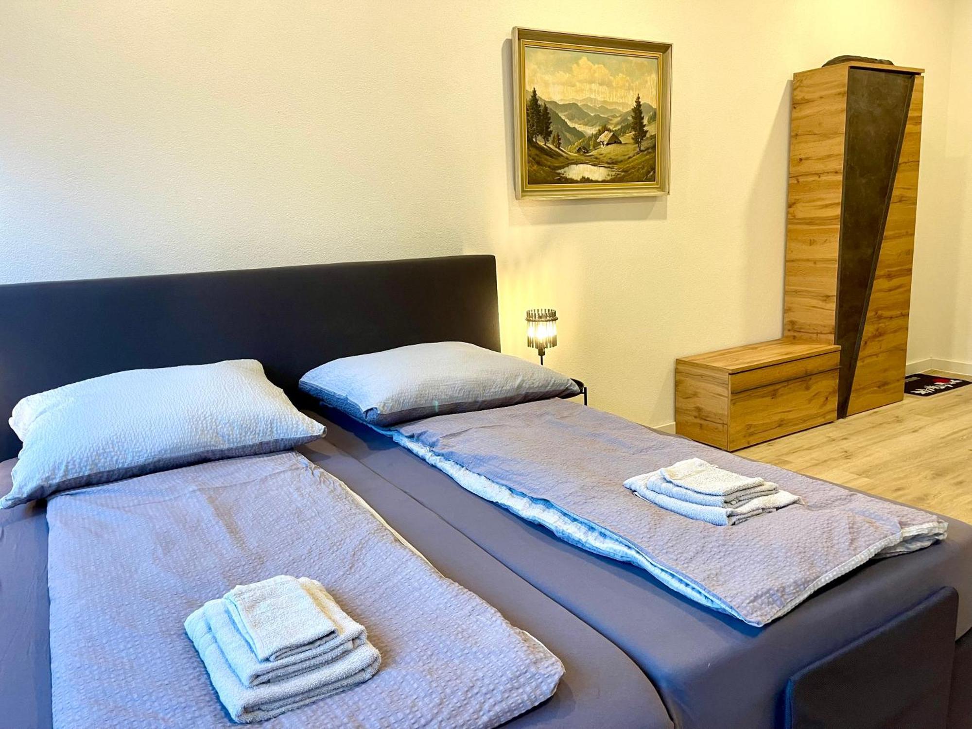 Neu Schwarzwald Zimmer Am Schloessle Goldstadt Pforzheim Exterior foto