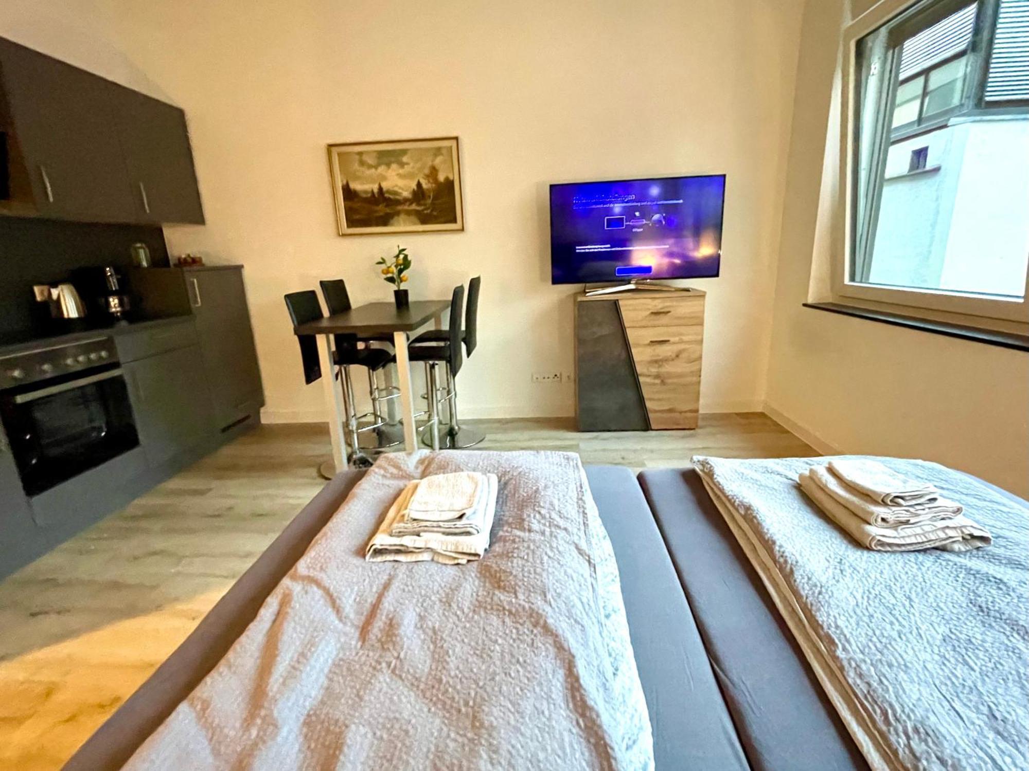 Neu Schwarzwald Zimmer Am Schloessle Goldstadt Pforzheim Exterior foto