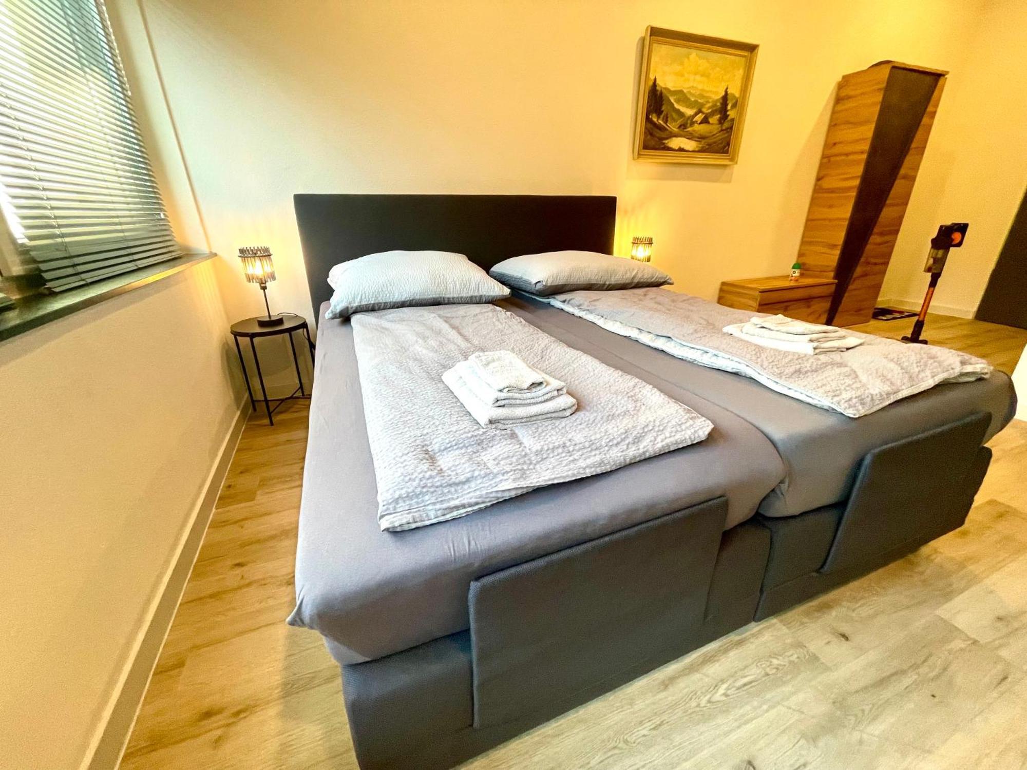 Neu Schwarzwald Zimmer Am Schloessle Goldstadt Pforzheim Exterior foto