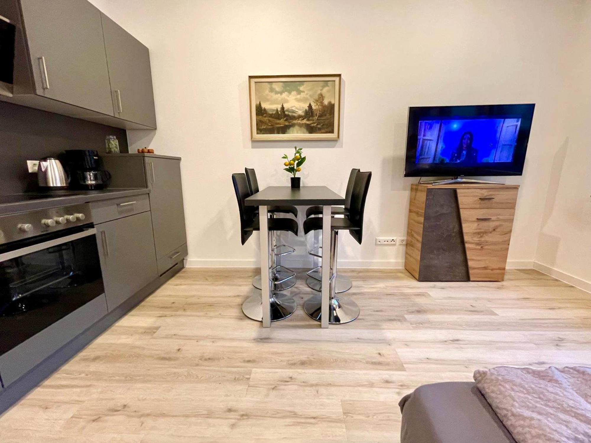 Neu Schwarzwald Zimmer Am Schloessle Goldstadt Pforzheim Exterior foto
